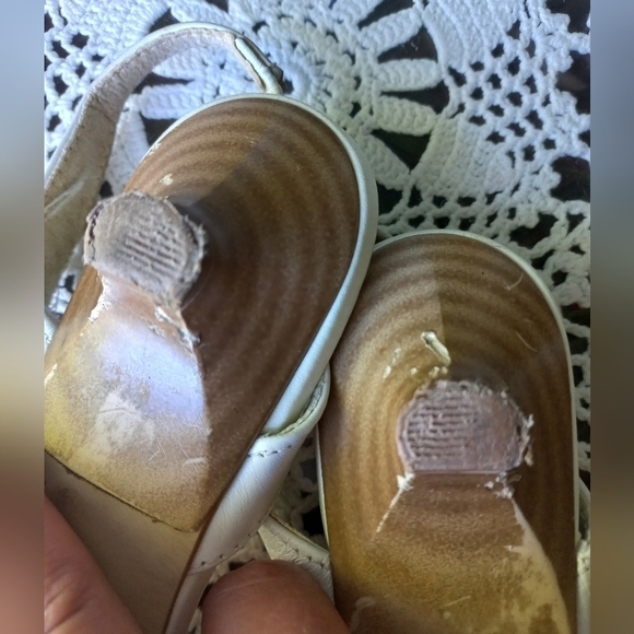 💥Sz 5 💥 Bata White  Leather Shoes - Picture 9 of 17